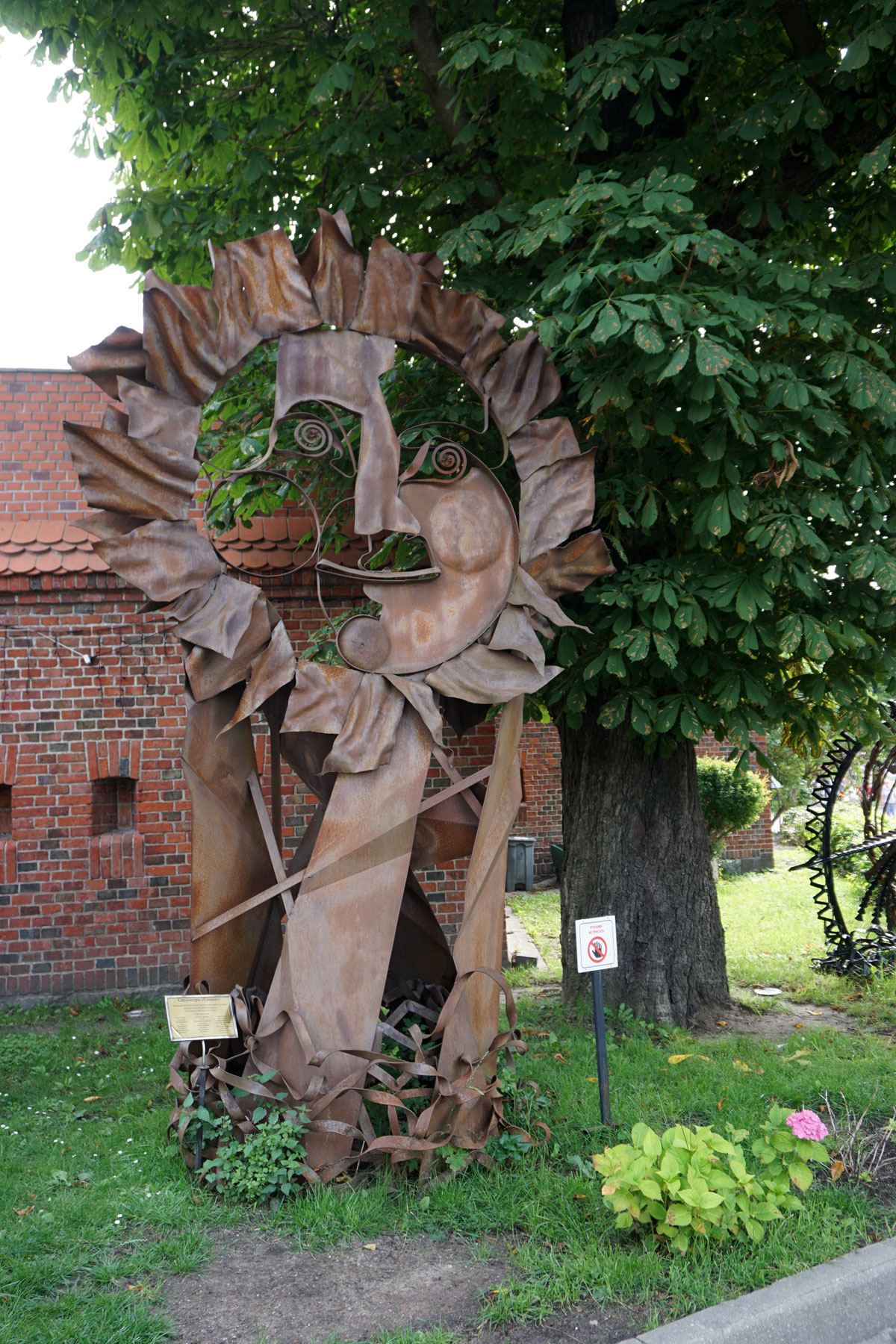 Скульптура «Солнце»