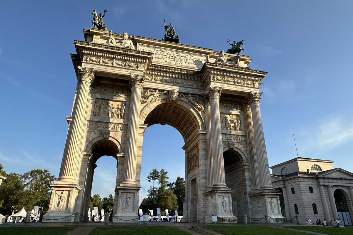 Арка Мира (итал. Arco della Pace) в Милане