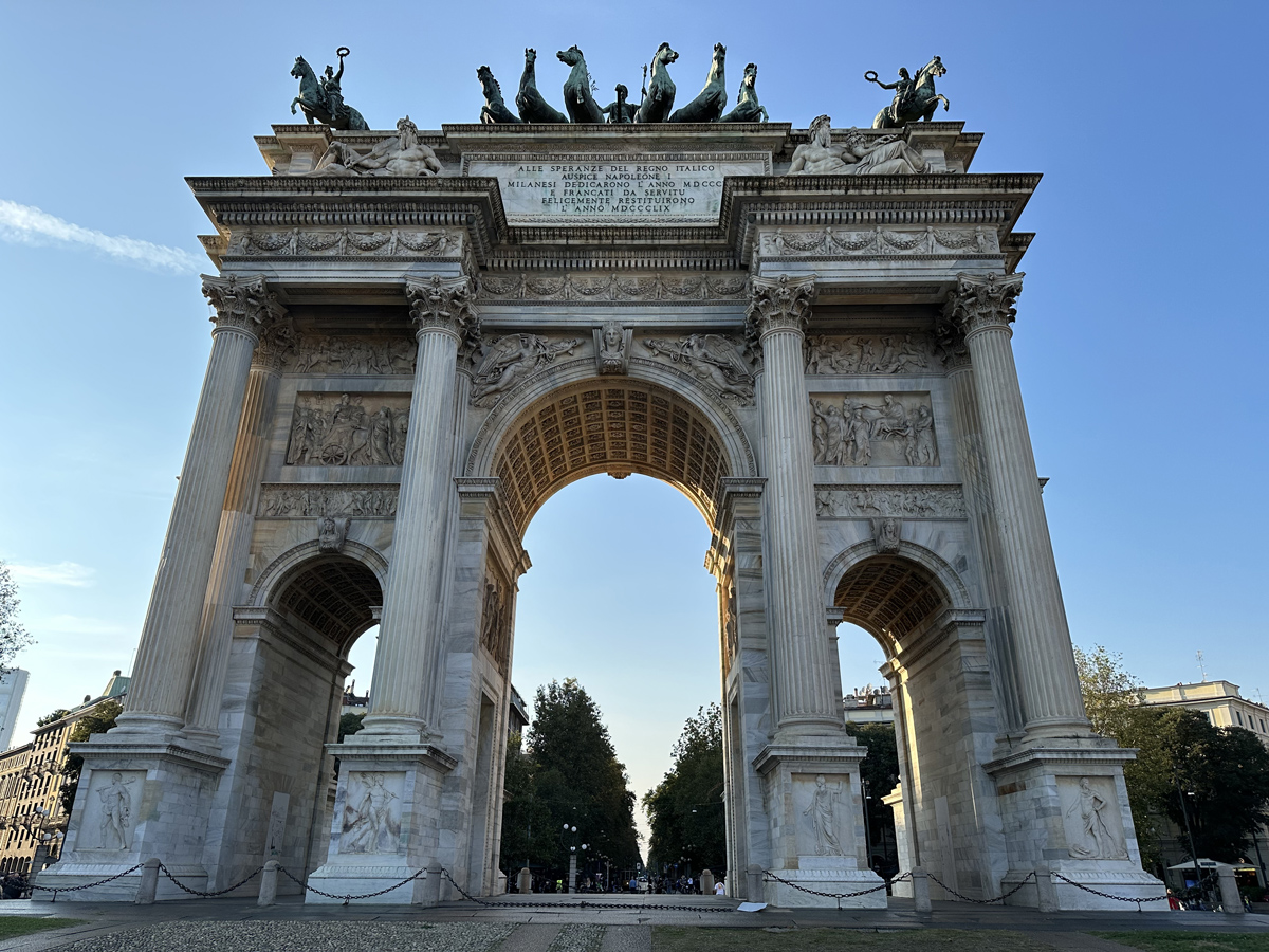Арка Мира (итал. Arco della Pace) в Милане