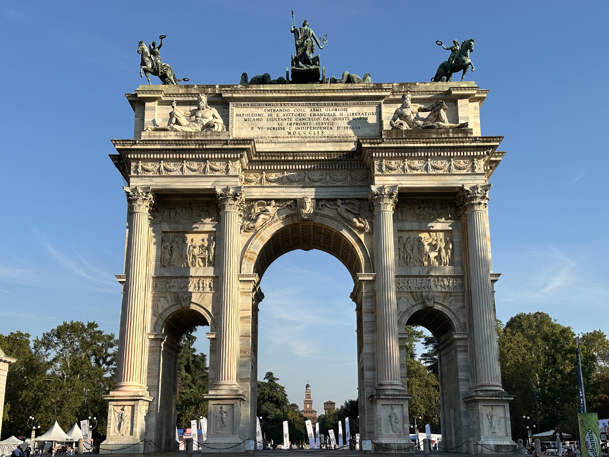 Арка Мира (итал. Arco della Pace) в Милане