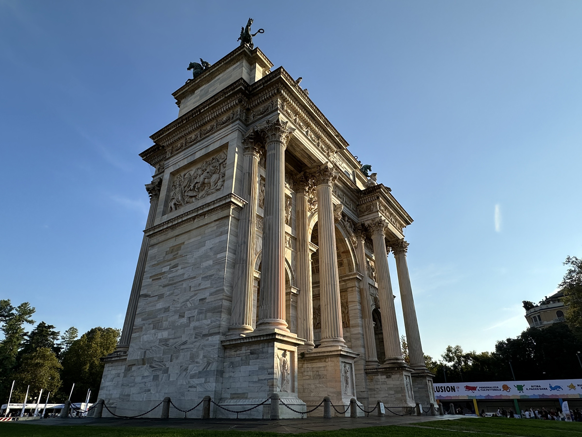 Арка Мира (итал. Arco della Pace) в Милане