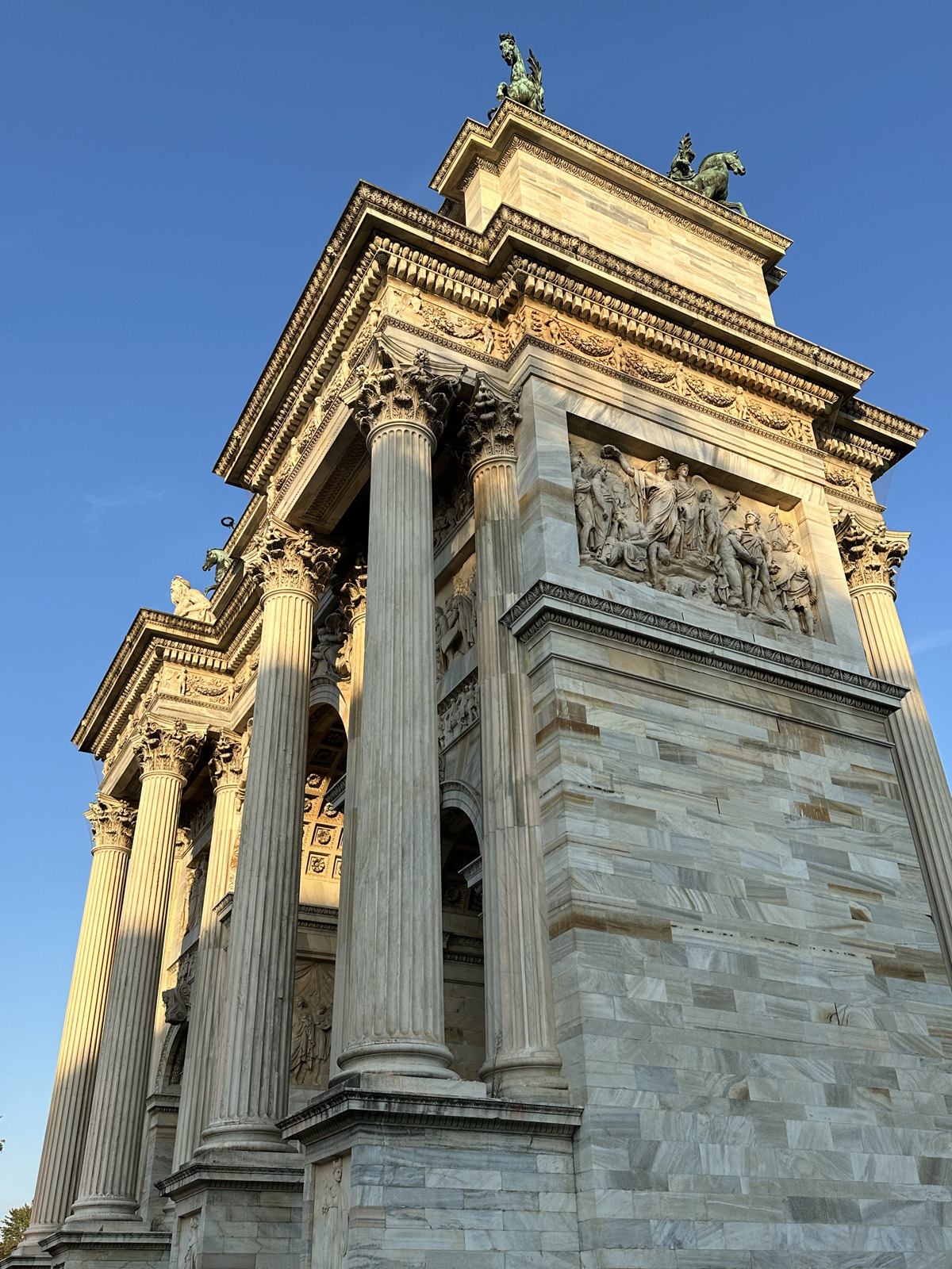 Арка Мира (итал. Arco della Pace) в Милане