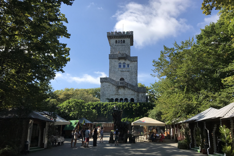 Гора и башня Ахун в Сочи