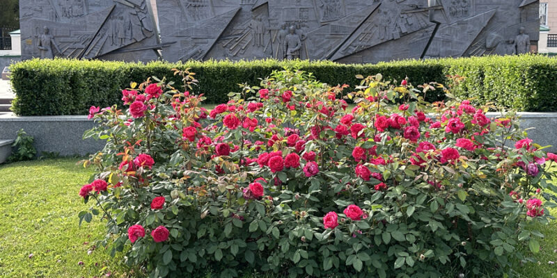 Памятник-барельеф «Железные дороги в истории России» в Екатеринбурге