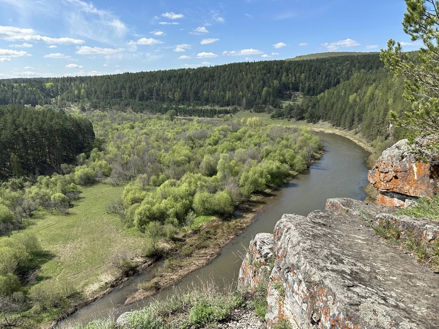 Большая Усть-Катавская пещера и скала «Марьин утес»
