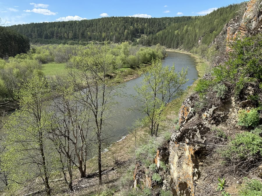 Большая Усть-Катавская пещера и скала «Марьин утес»