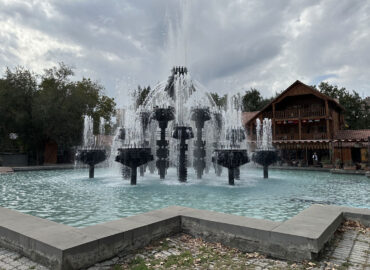 Большой живописный фонтан на 5-ом участке парка Молодежи в Ереване