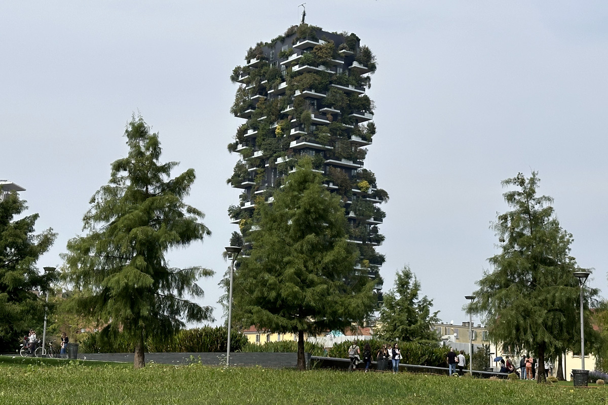 Вертикальные сады и городское озеленение в Милане