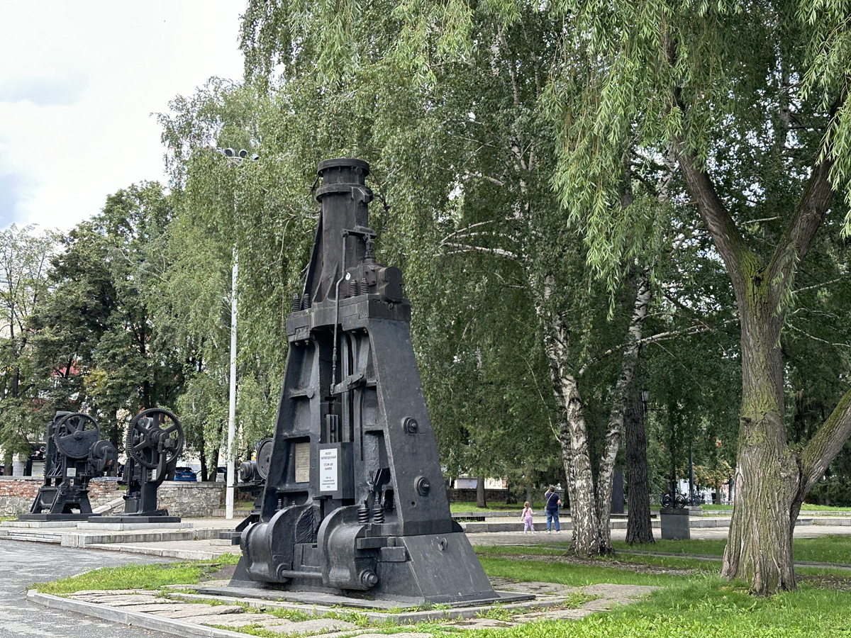 Крупногабаритная техника уральских заводов