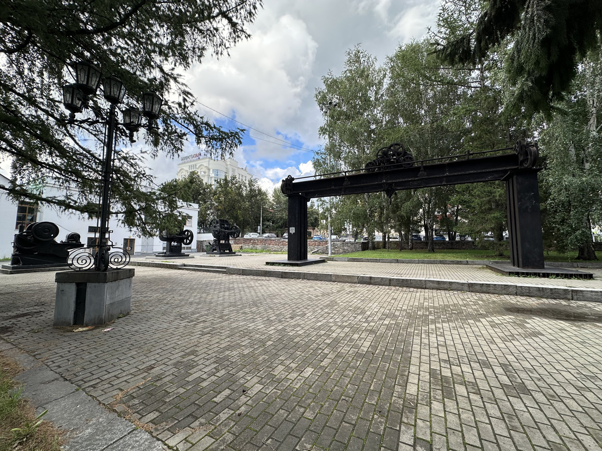 Крупногабаритная техника уральских заводов