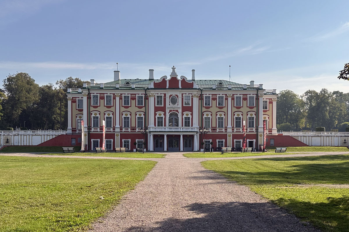 Дворцово-парковый ансамбль Кадриорг в Таллине