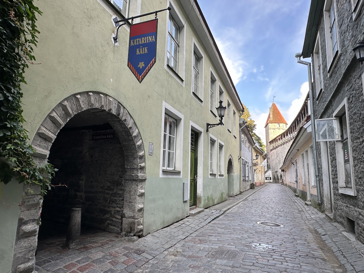 Переулок Катарины (эст. Katariina käik) в Таллине