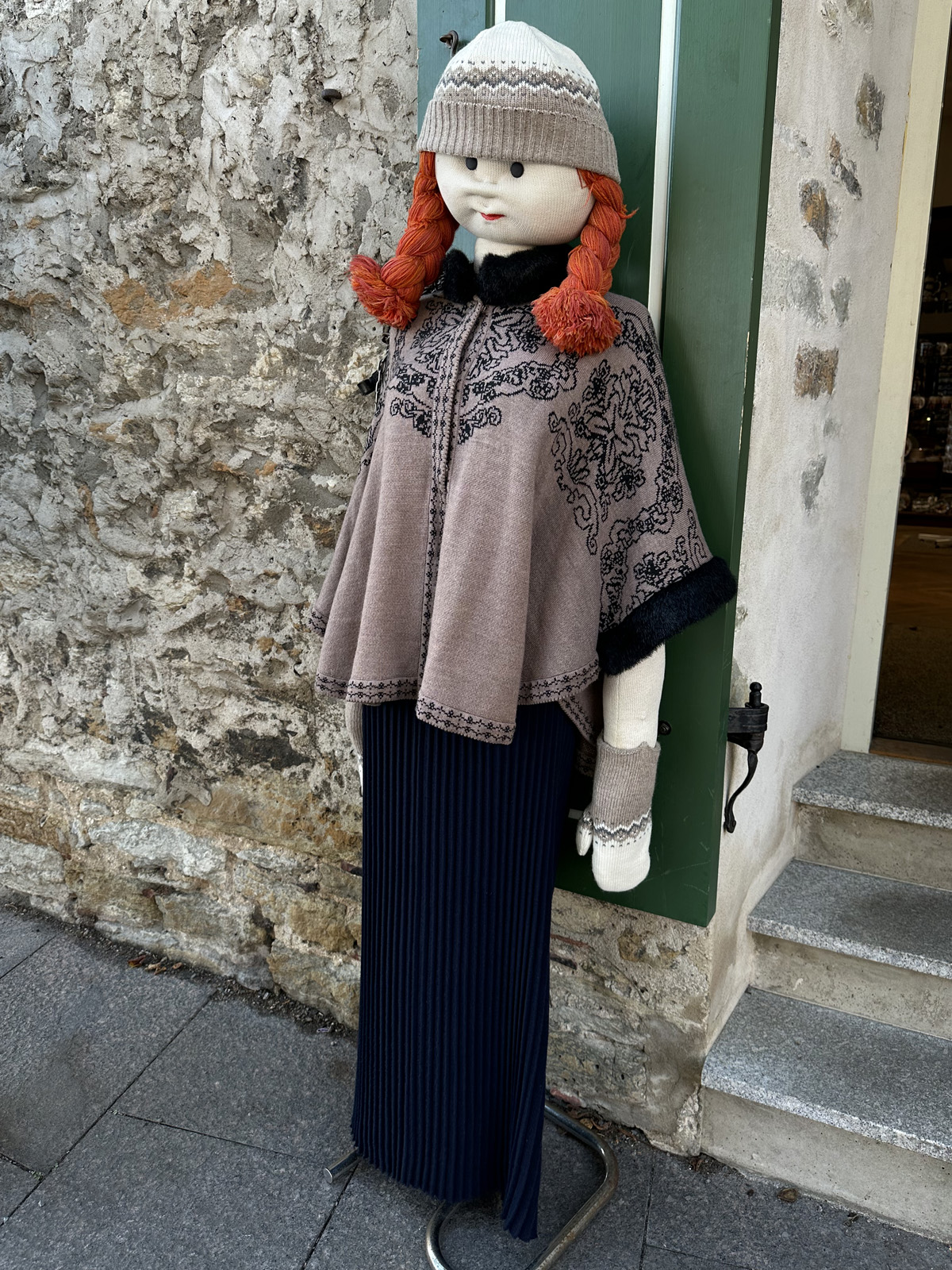 Смотровая площадка Кохтуотса в Таллине. Сувенирный магазин