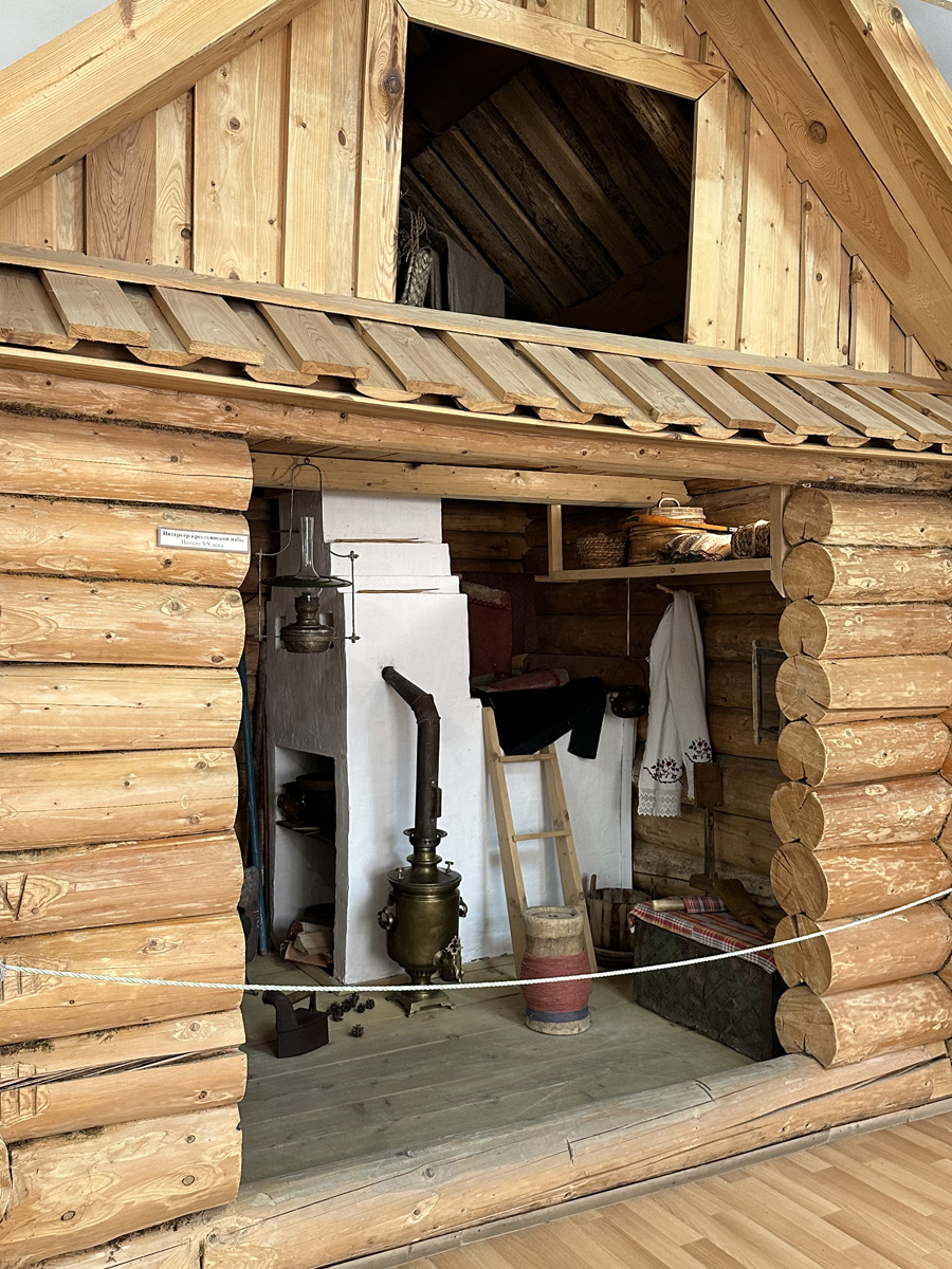 Интерьер крестьянской избы. Начало XX в.