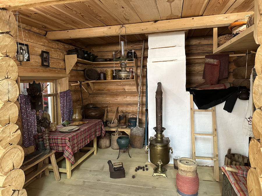 Интерьер крестьянской избы. Начало XX в.