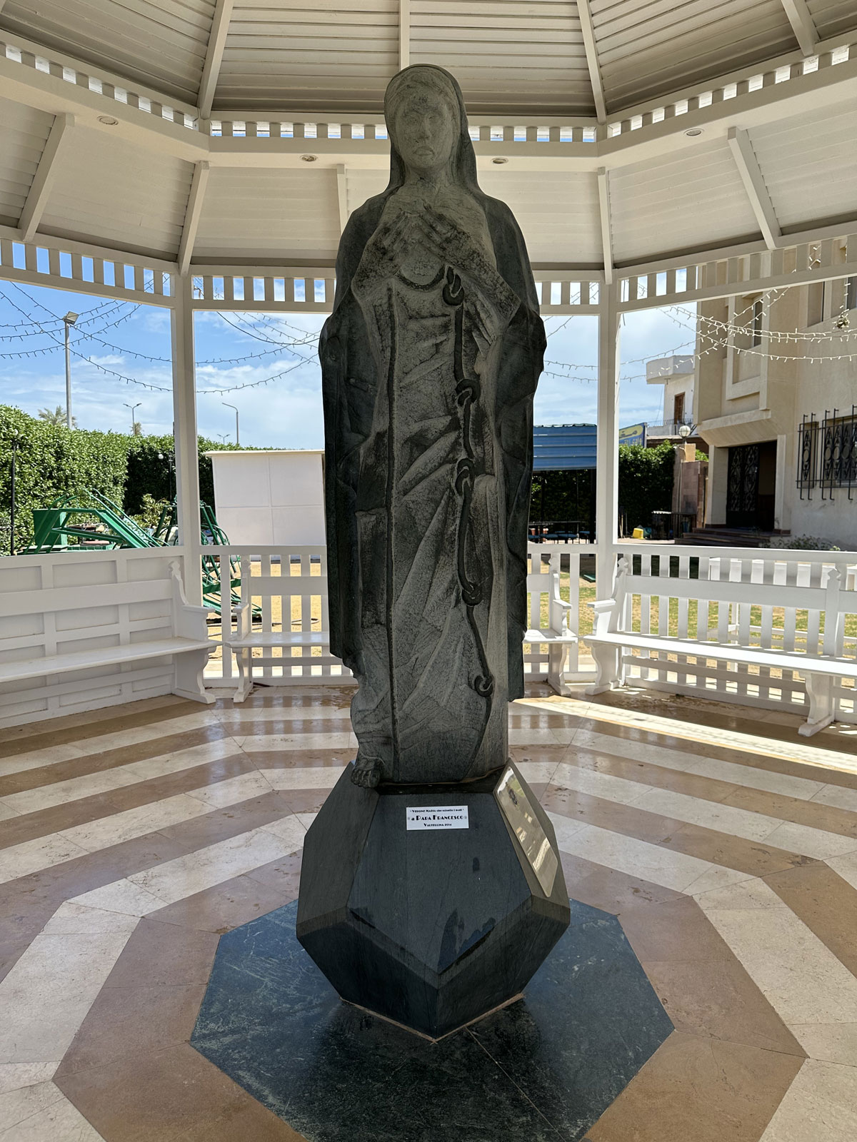 Статуя Пресвятой Девы Марии