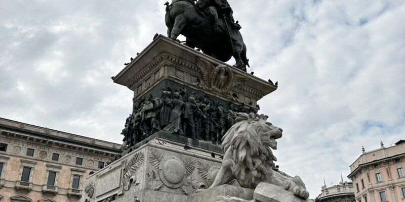 Памятник Виктору Эммануилу II в Милане