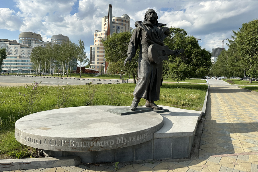 Памятник Владимиру Мулявину в Екатеринбурге