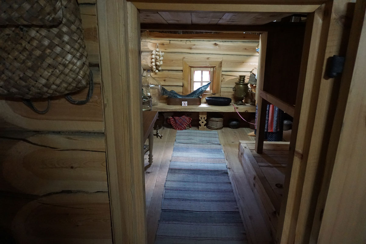 В стряпчей (кухне)