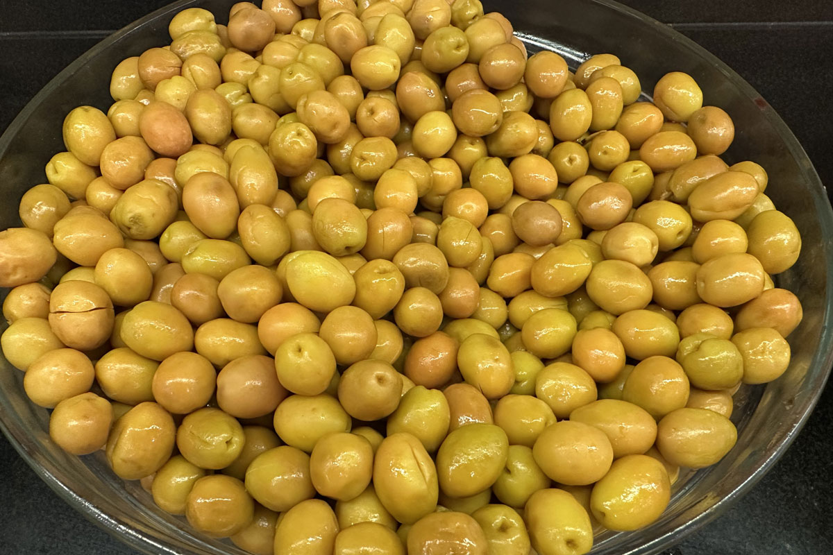 Оливки с трещинкой (Scratched olives)