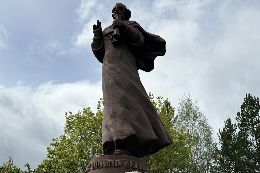 Памятник святителю Иоанну Златоусту в Златоусте