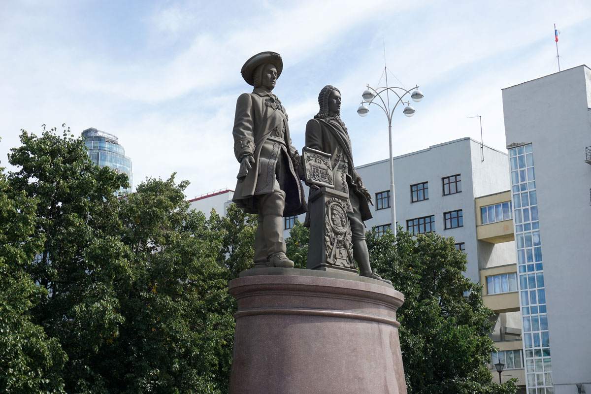 Памятник Татищеву и де Геннину