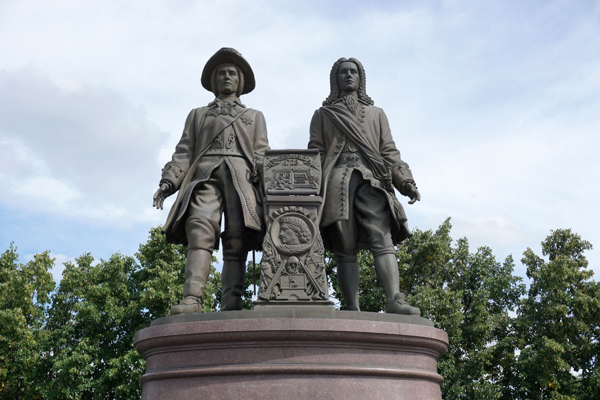 Памятник Татищеву и де Геннину