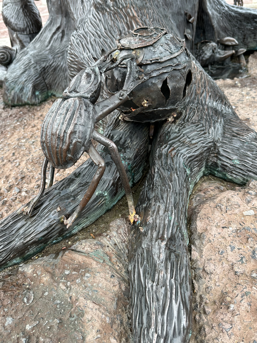 Скульптура «Дуб жизни»