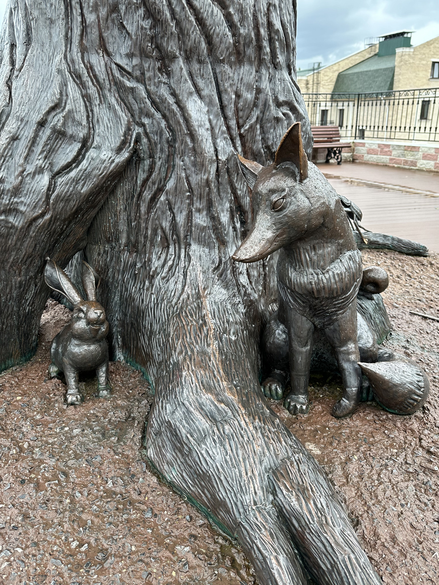 Скульптура «Дуб жизни»