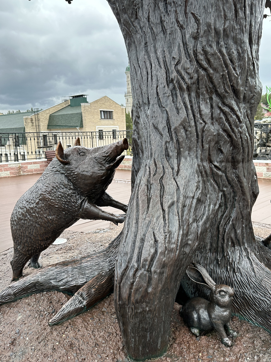 Скульптура «Дуб жизни»