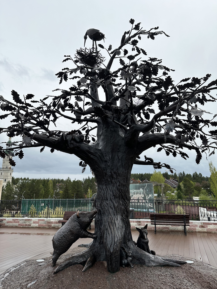 Скульптура «Дуб жизни»