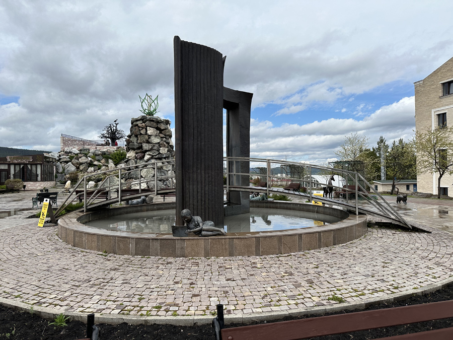 Фонтан «Раскрытая книга»