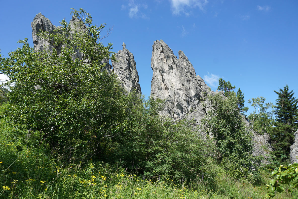 Двуглавая сопка Перья