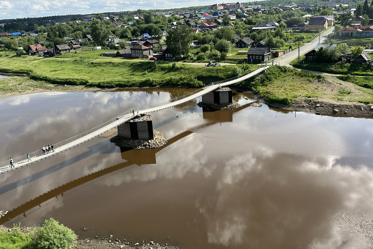 Подвесной пешеходный мост в Верхотурье