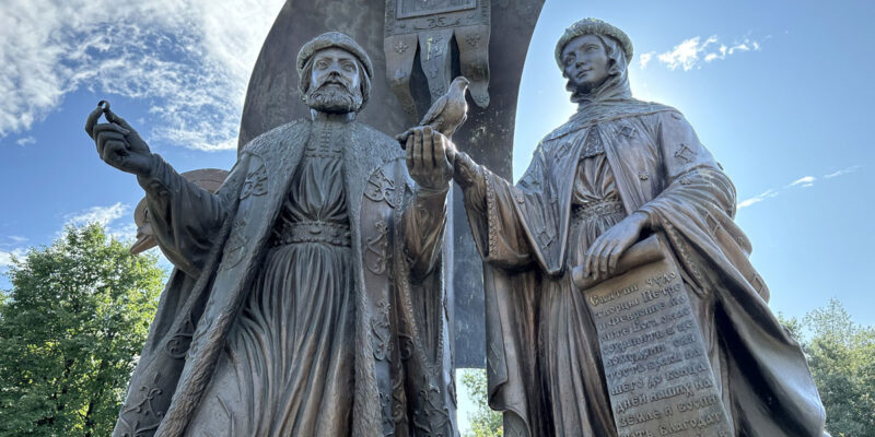 Памятник Петру и Февронии в Екатеринбурге