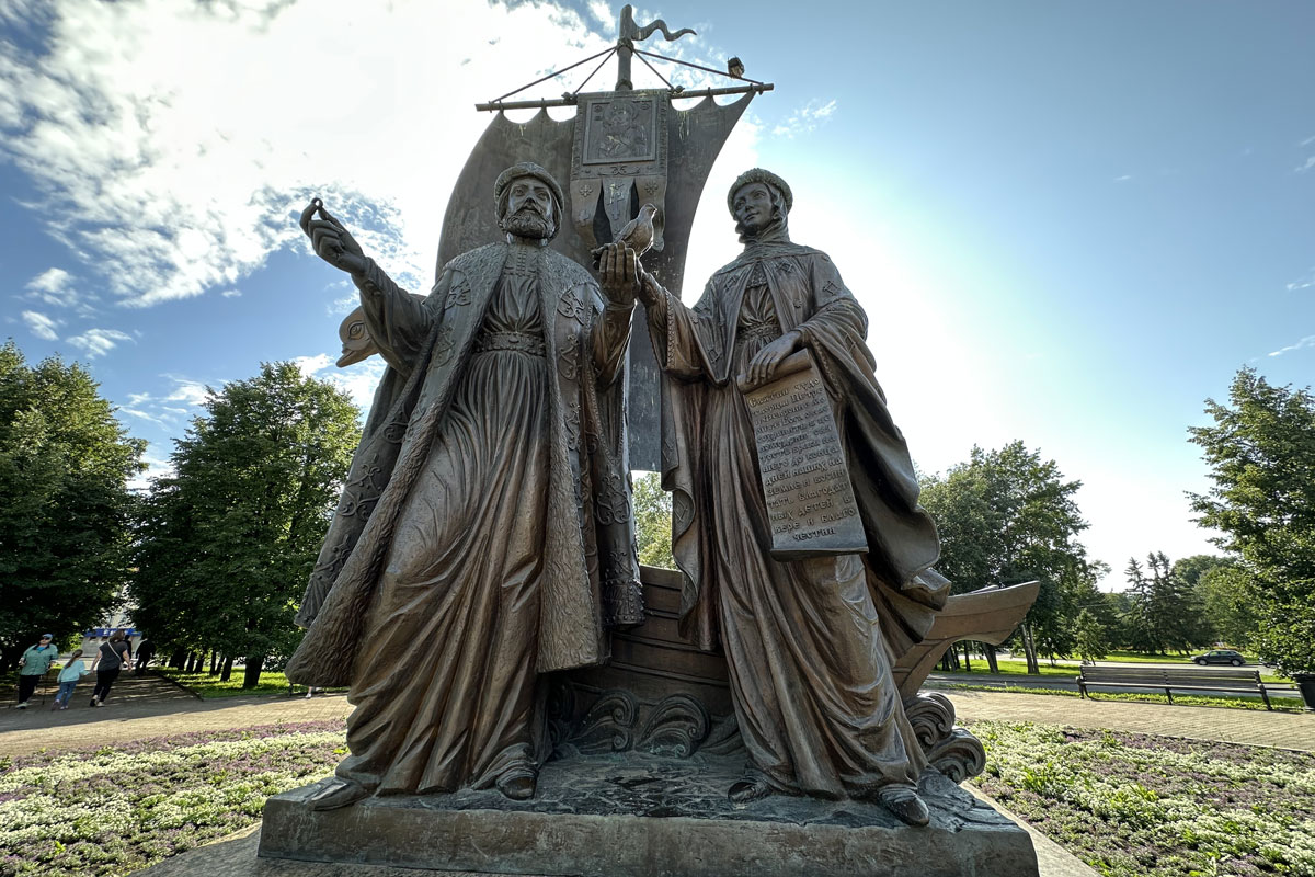 Памятник Петру и Февронии в Екатеринбурге