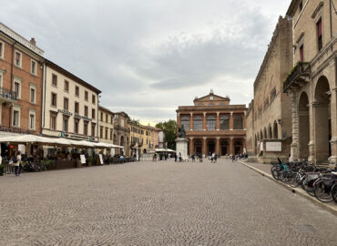 Площадь Кавур