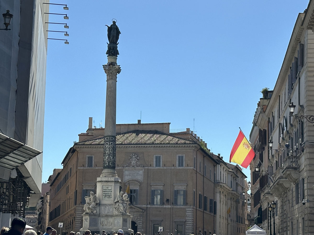 Площадь Испании (итал. Piazza di Spagna) в Риме