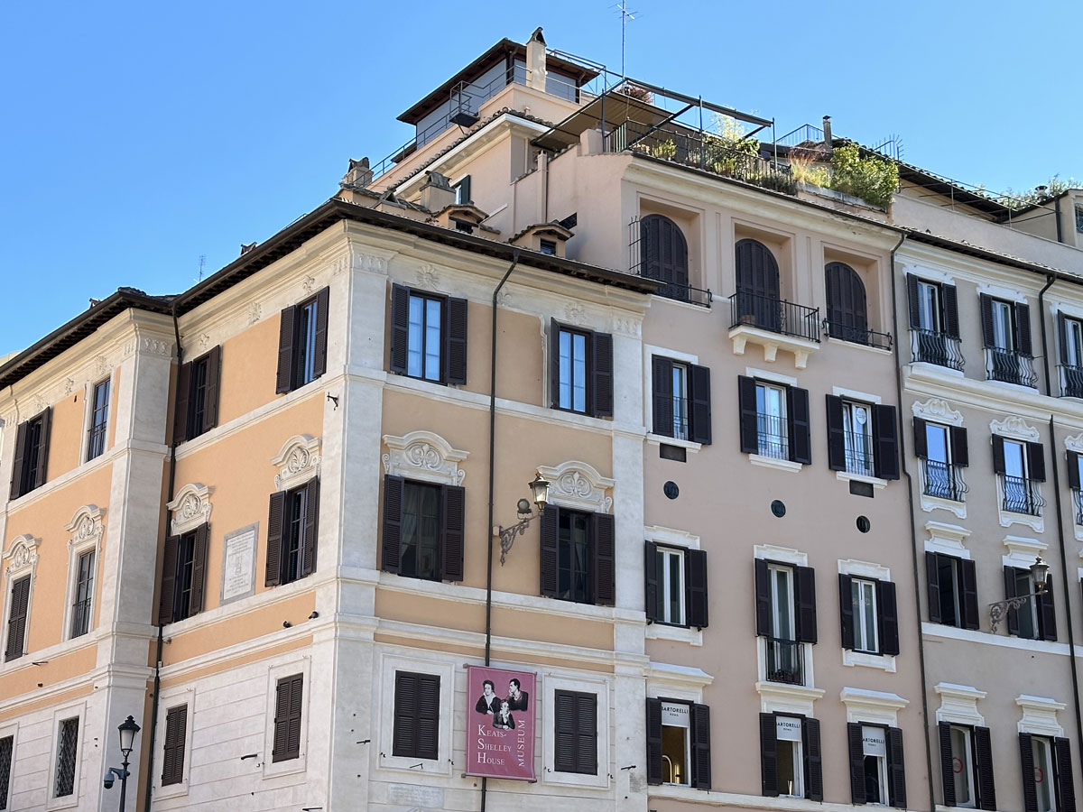 Площадь Испании (итал. Piazza di Spagna) в Риме