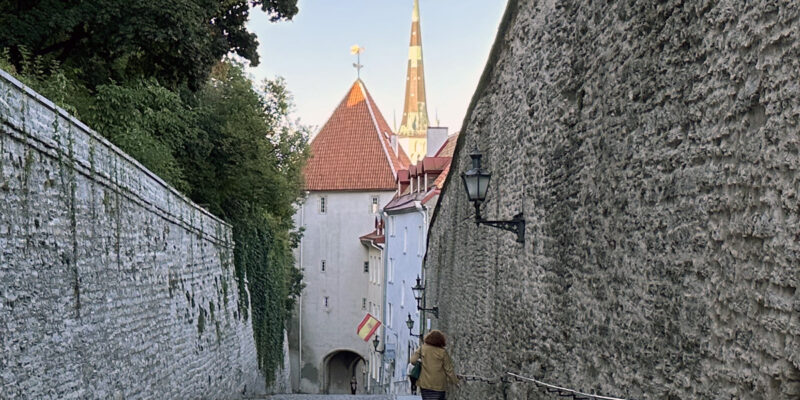 Надвратная башня Пикк-Ялг в Таллине