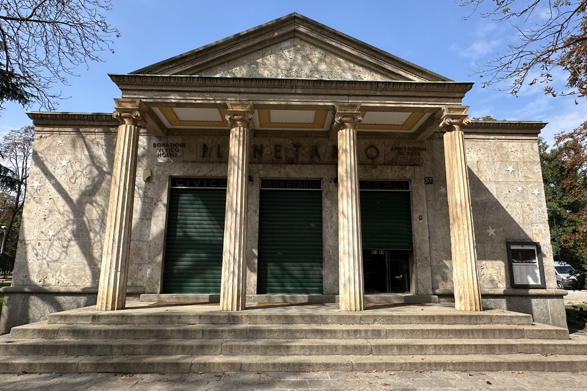 Планетарий Ульрико Хёпли (итал. Planetario Ulrico Hoepli)