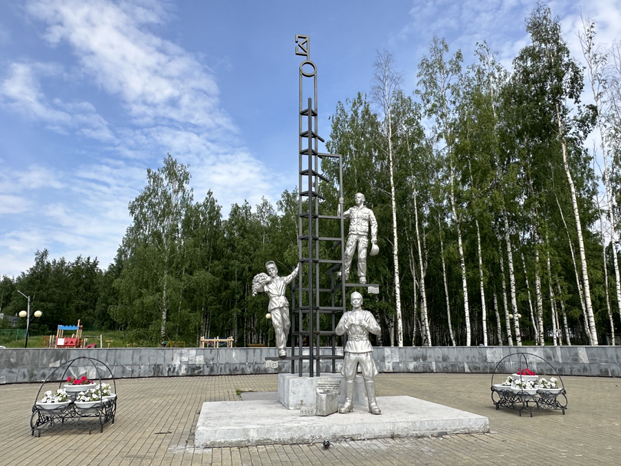 Скульптурная композиция «Победители. Связь времен»