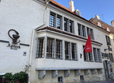 Ратушная аптека (эст. Revali Raeapteek) в Таллине