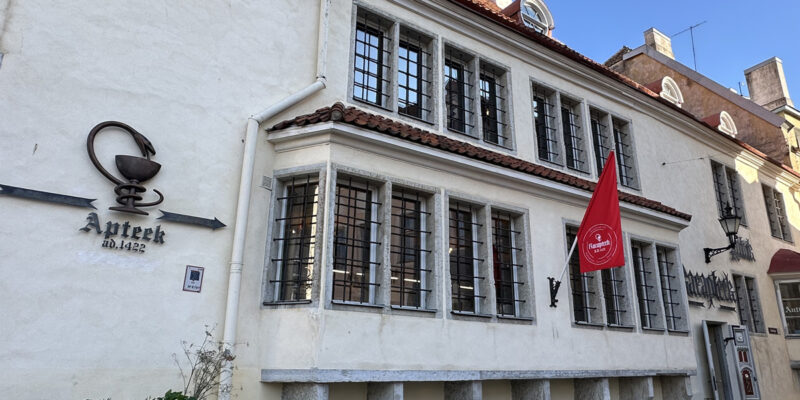 Ратушная аптека (эст. Revali Raeapteek) в Таллине