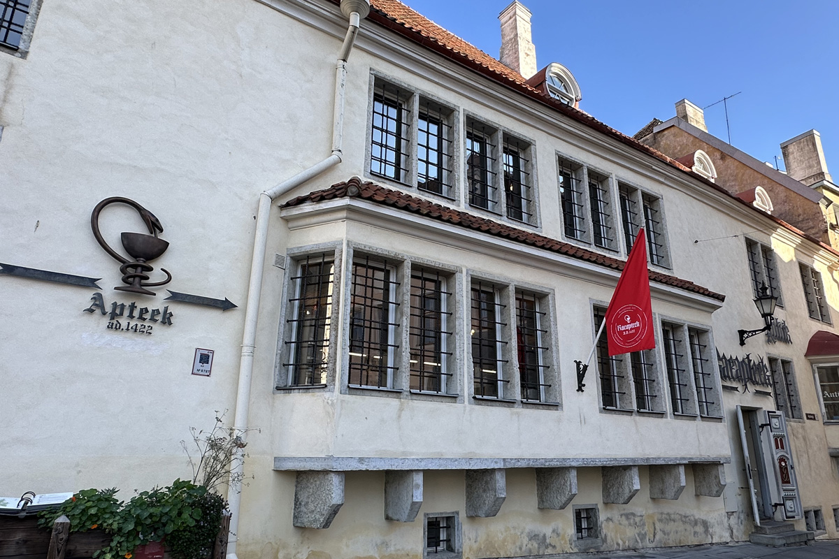 Ратушная аптека (эст. Revali Raeapteek) в Таллине