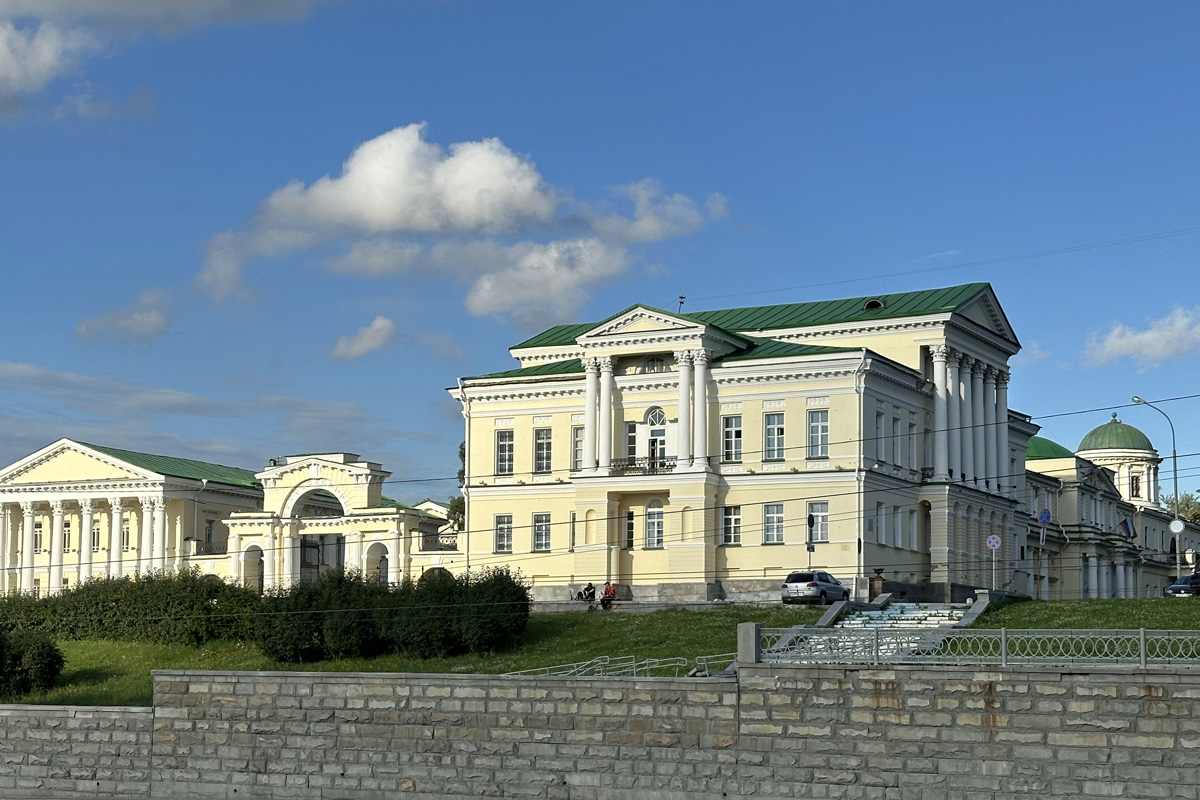 Усадьба Расторгуевых-Харитоновых в Екатеринбурге. Фото: август 2024, vashehobbyrf.ru