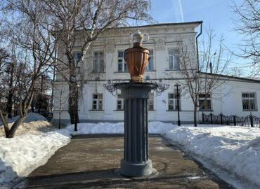 Памятник самовару