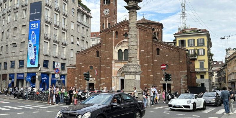 Сан-Бабила: базилика и площадь в Милане