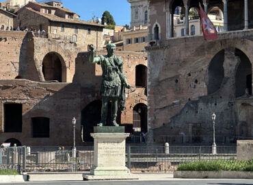 Статуя императора Траяна