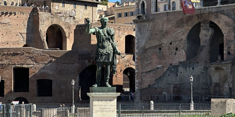 Статуя императора Траяна